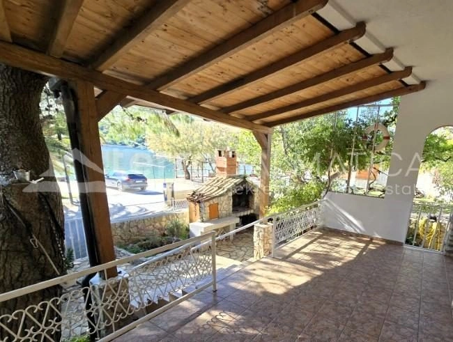 Kuća u Grebašnici – prvi red do mora, 4 spavaće sobe