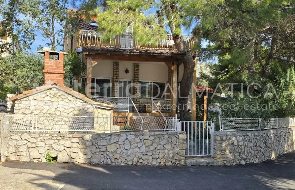 Grebaštica - Einzigartiges Familienhaus in der ersten Reihe zum Meer