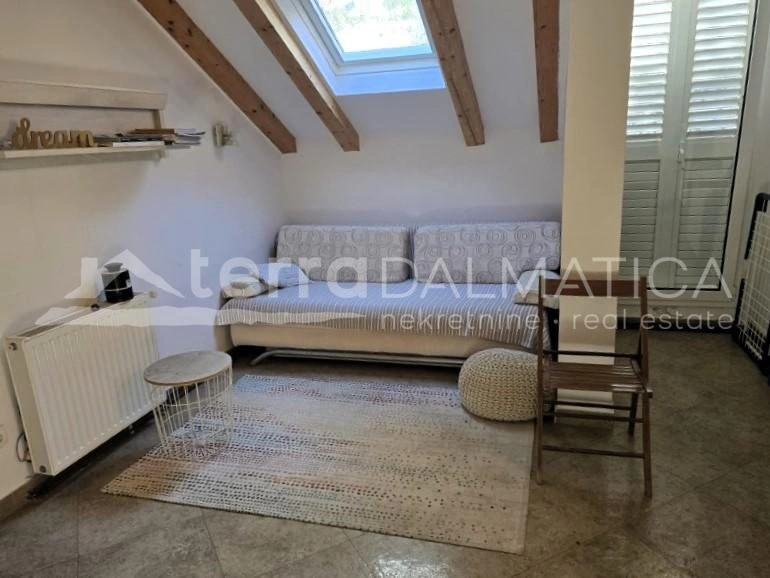 Grebaštica - Einzigartiges Familienhaus in der ersten Reihe zum Meer