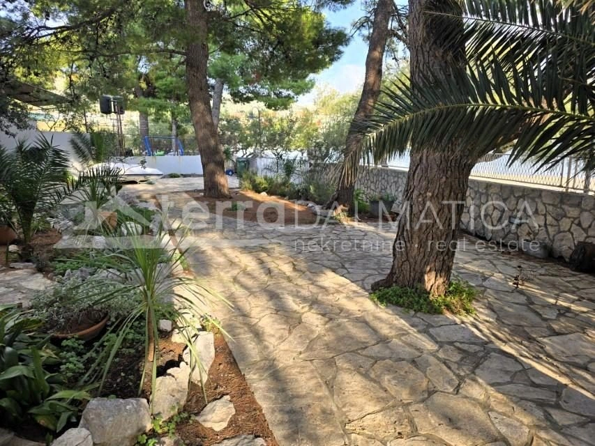 Grebaštica - Einzigartiges Familienhaus in der ersten Reihe zum Meer