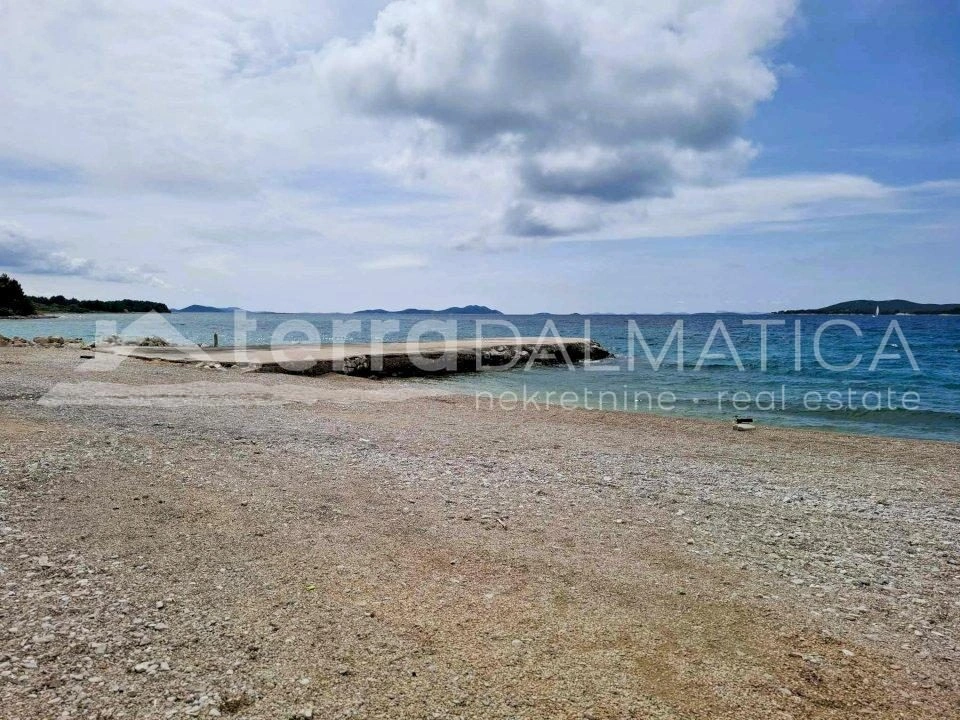 Wohnung mit zwei Terrassen in einem ruhigen Teil von Biograd na Moru