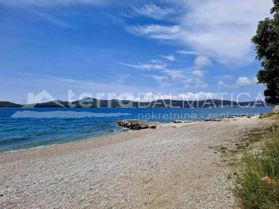 Wohnung mit zwei Terrassen in einem ruhigen Teil von Biograd na Moru