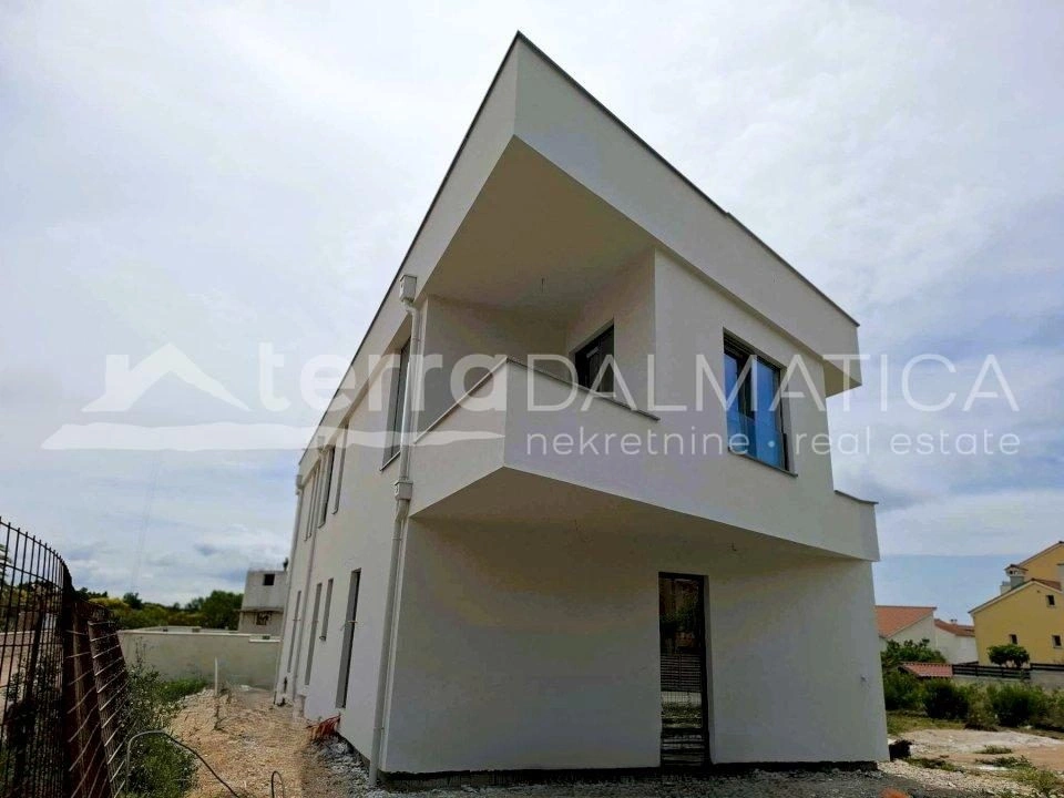 Biograd na moru, Doppelhaushälfte mit Dachterrasse