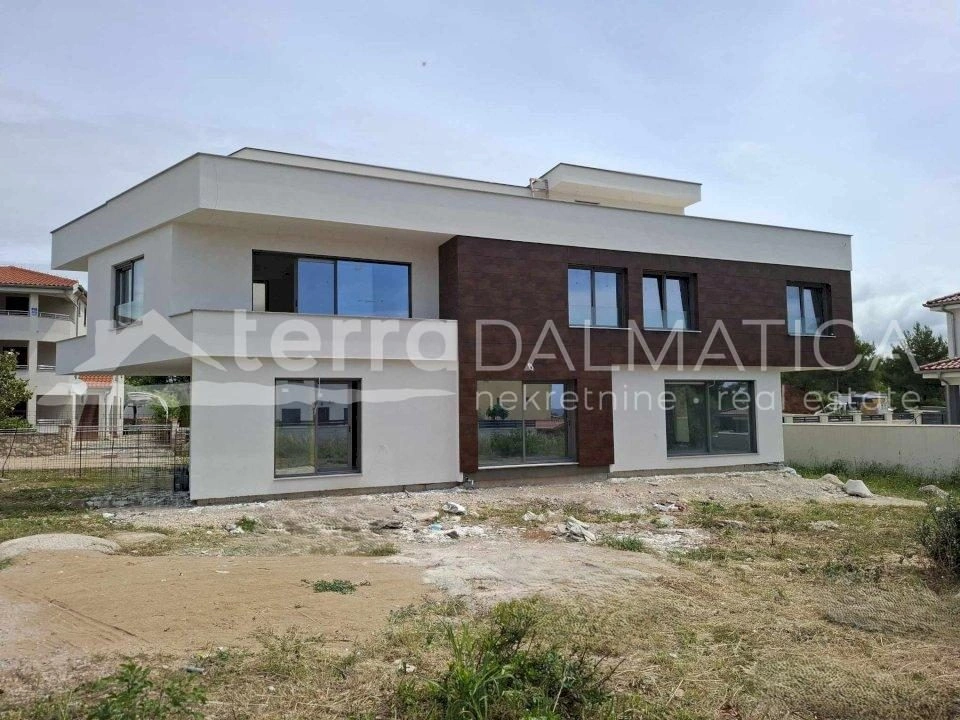 Biograd na moru, Doppelhaushälfte mit Dachterrasse