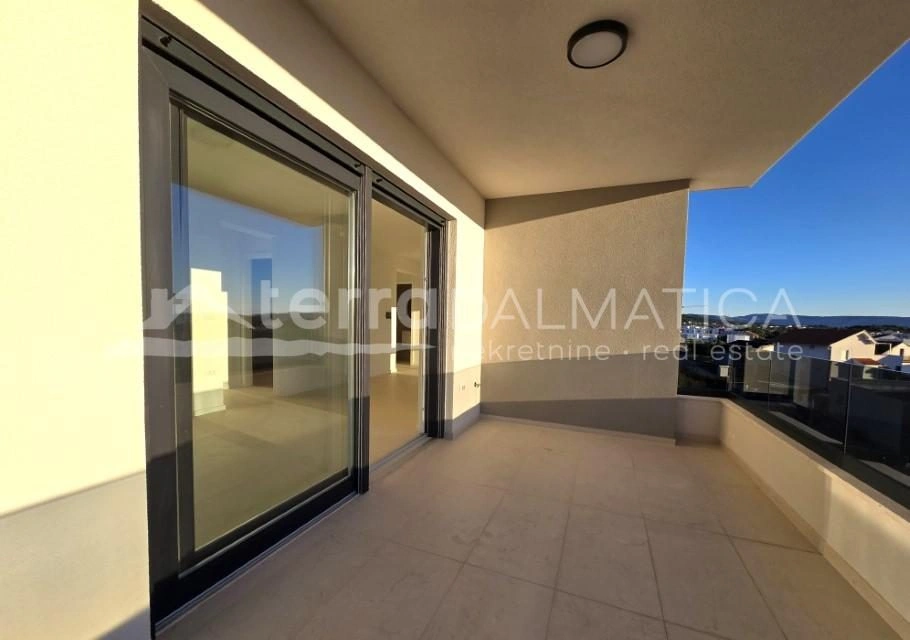 Brodarica, bezugsfertige Zwei-Zimmer-Wohnung im ersten Stock eines Neubaus