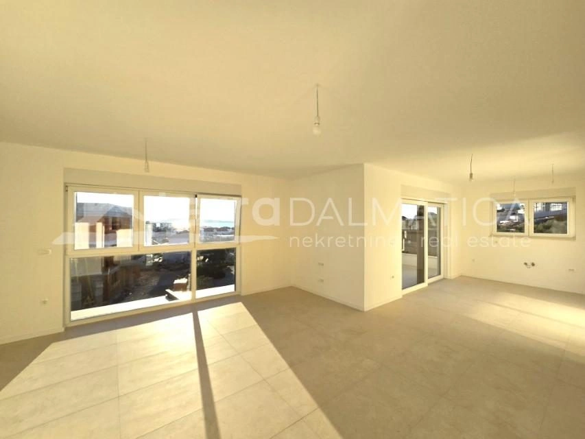 Brodarica, bezugsfertige Zwei-Zimmer-Wohnung im ersten Stock eines Neubaus