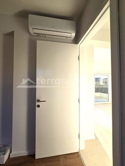 Brodarica, bezugsfertige Zwei-Zimmer-Wohnung im ersten Stock eines Neubaus