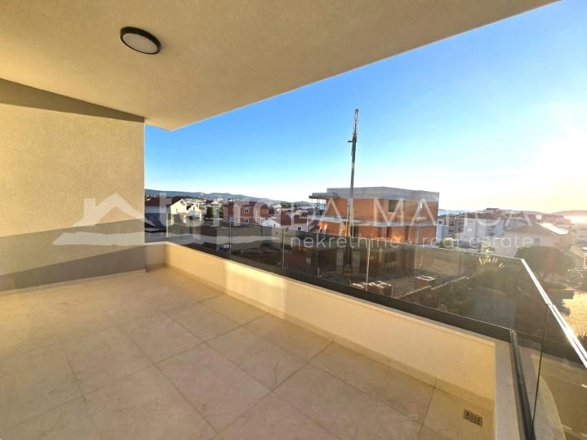 Brodarica, bezugsfertige Zwei-Zimmer-Wohnung im ersten Stock eines Neubaus