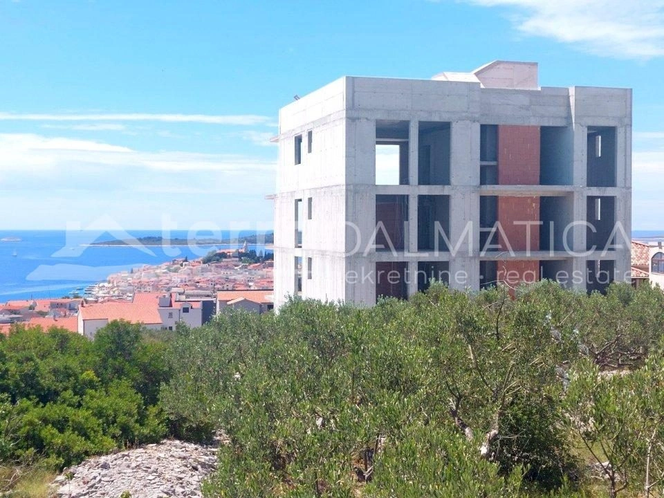 Primošten, moderne Wohnung in einem Neubau mit Swimmingpool und Meerblick