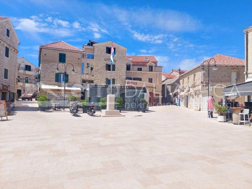 Primošten, moderne Wohnung in einem Neubau mit Swimmingpool und Meerblick