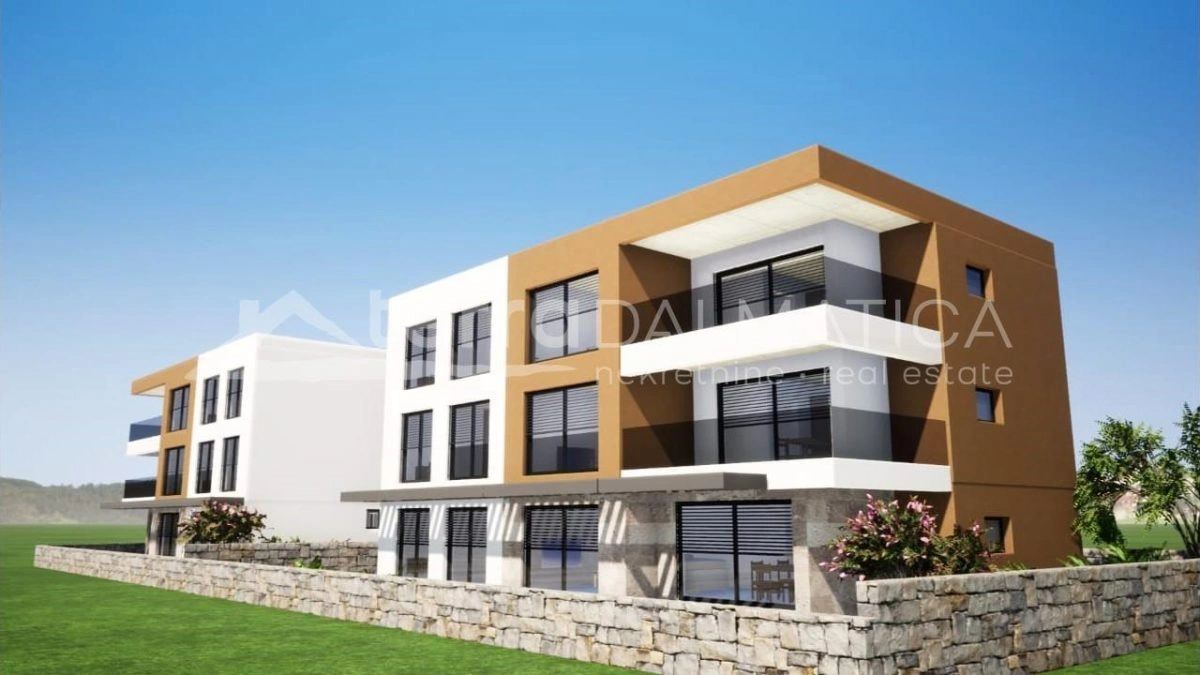 DREI-SCHLAFZIMMER-WOHNUNG ZU VERKAUFEN IN VODICE – ERSTE REIHE ZUM MEER