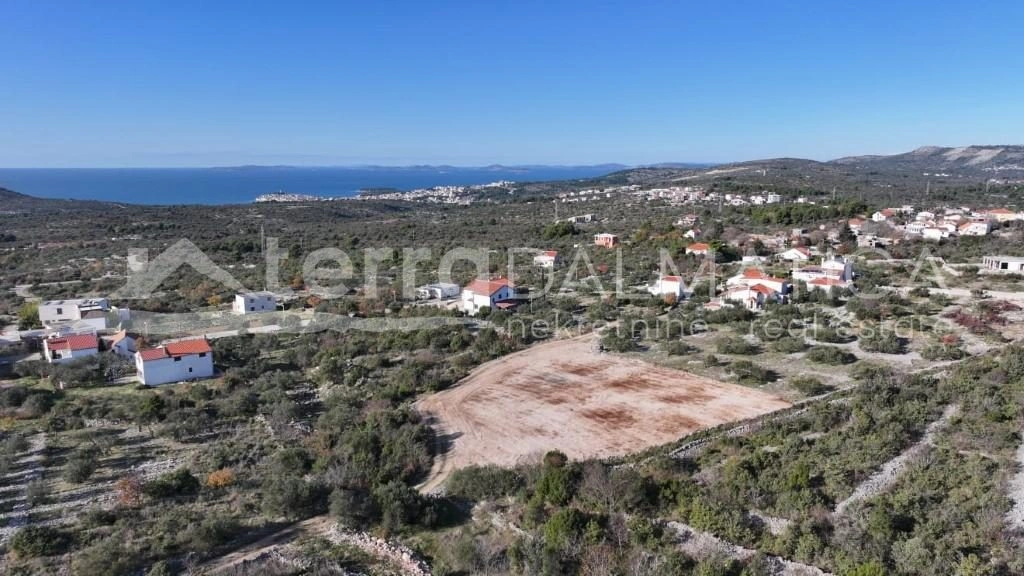 Attraktives Grundstück zur Entwicklung in Primošten