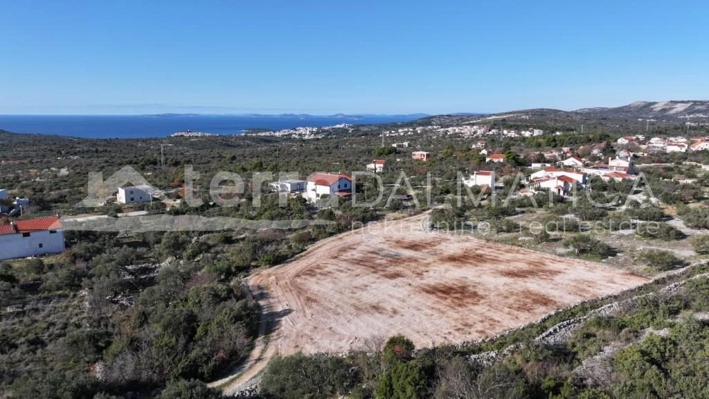 Attraktives Grundstück zur Entwicklung in Primošten