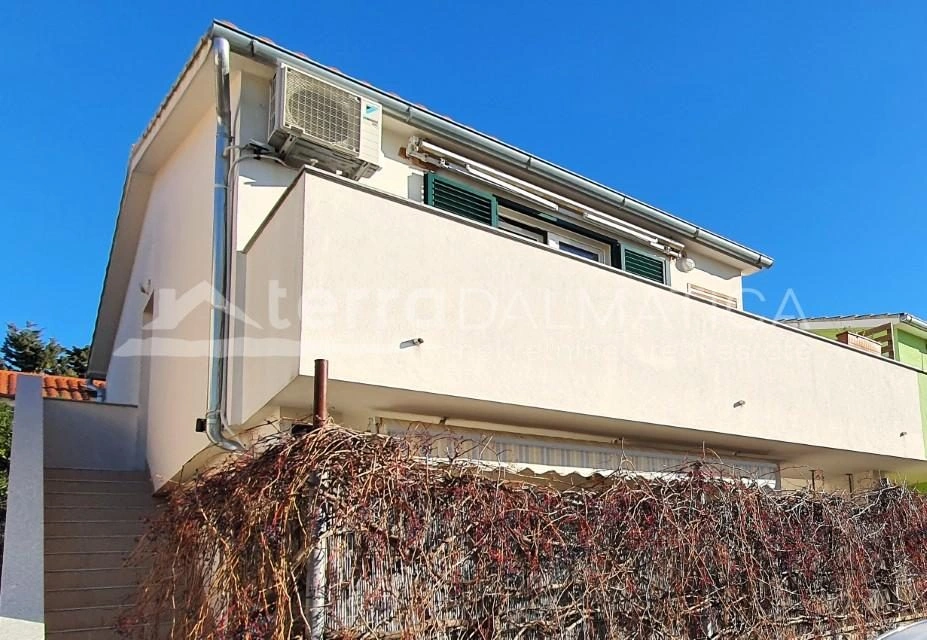 Jadrija – Haus mit zwei Wohneinheiten und Meerblick