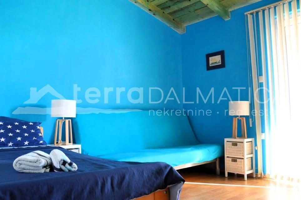 Jadrija – Haus mit zwei Wohneinheiten und Meerblick