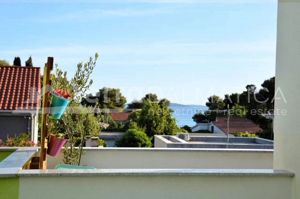 Jadrija – Haus mit zwei Wohneinheiten und Meerblick