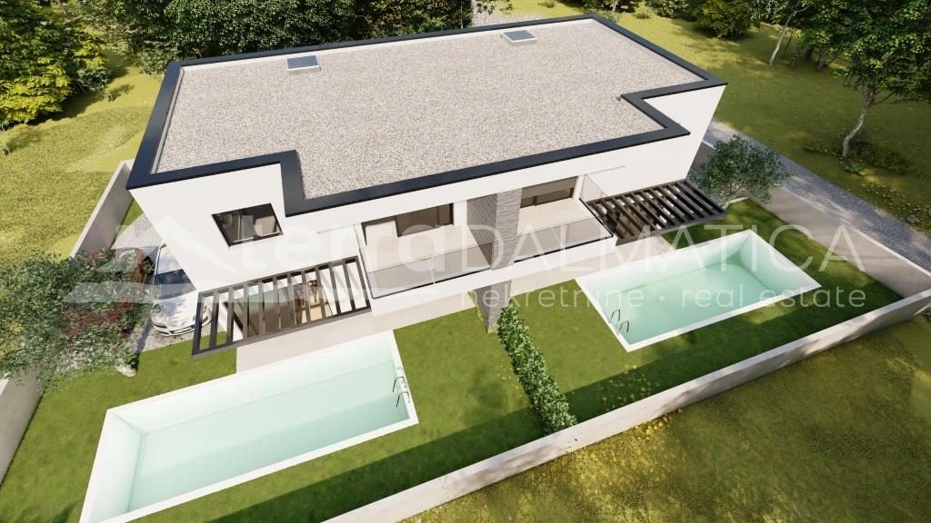 Pirovac, modernes Doppelhaus mit Pool