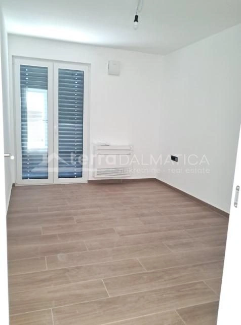 Neubau in Jezera mit Meerblick, Terrasse und Parkplatz