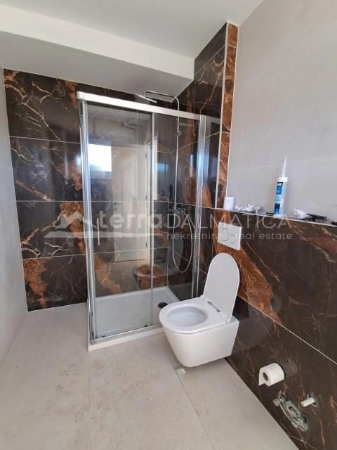 Neubau in Jezera mit Meerblick, Terrasse und Parkplatz