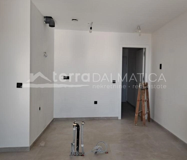 Neubau in Jezera mit Meerblick, Terrasse und Parkplatz