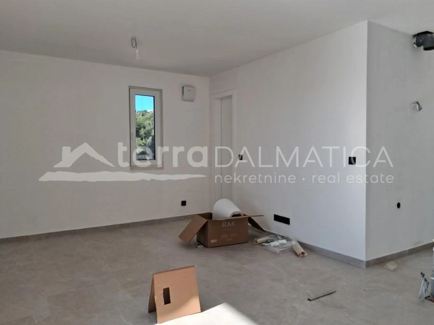 Neubau in Jezera mit Meerblick, Terrasse und Parkplatz