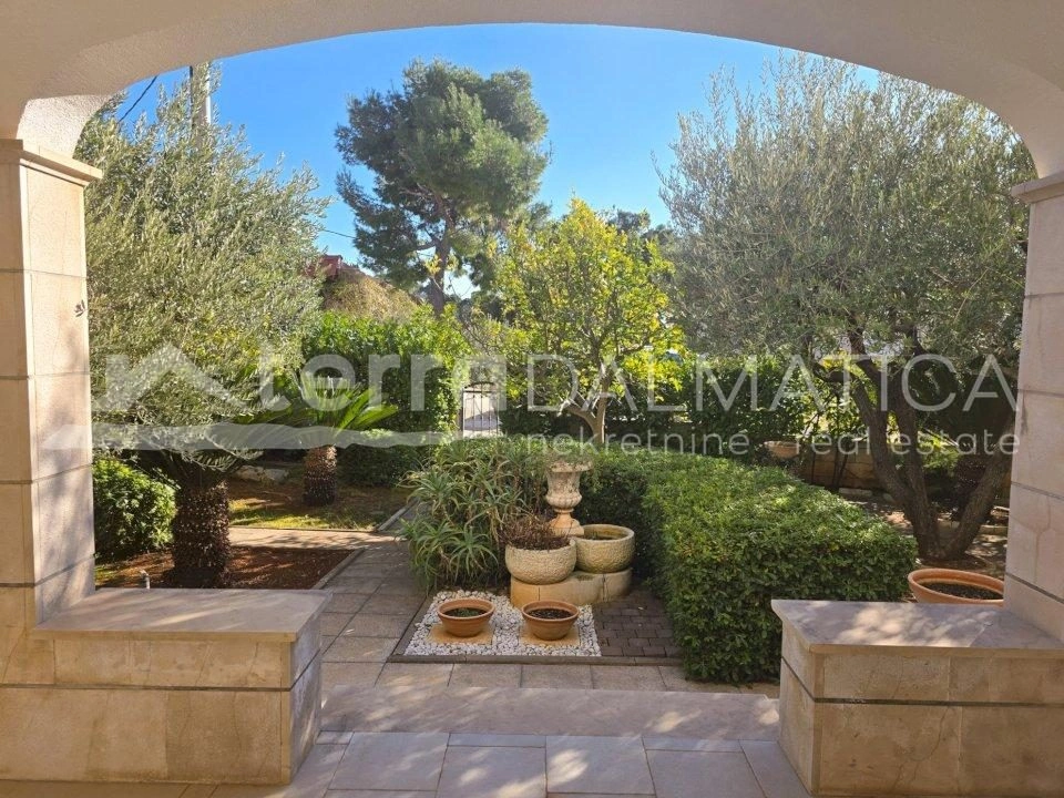 Paradies auf Šolta: Faszinierender Garten und Terrassen mit Panoramablick auf das Meer