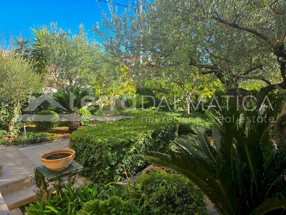 Paradies auf Šolta: Faszinierender Garten und Terrassen mit Panoramablick auf das Meer