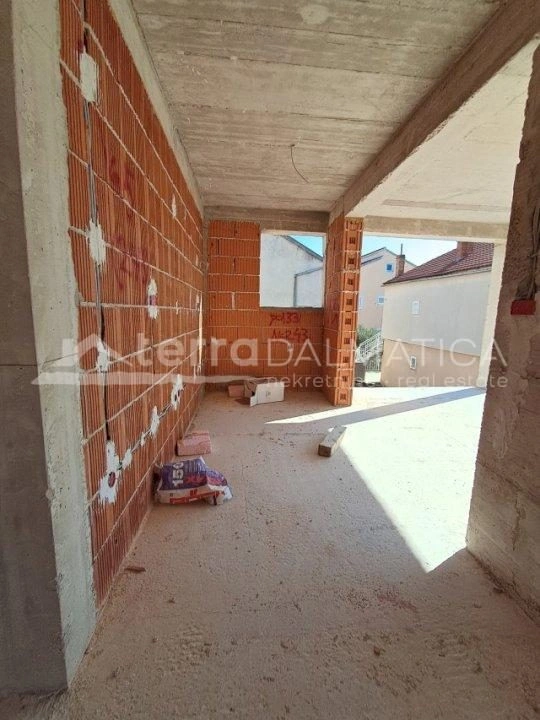 Apartment mit Terrasse und Garage in Šibenik – Ideal für Familien