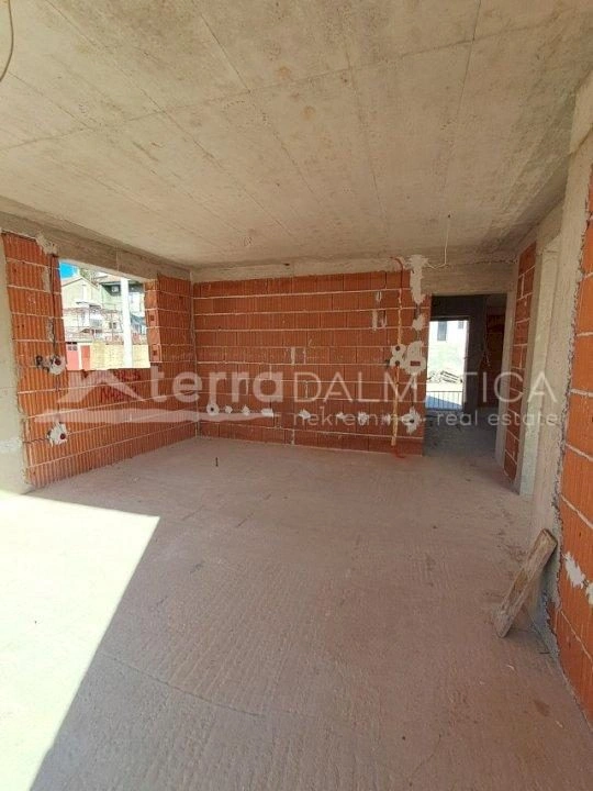 Apartment mit Terrasse und Garage in Šibenik – Ideal für Familien