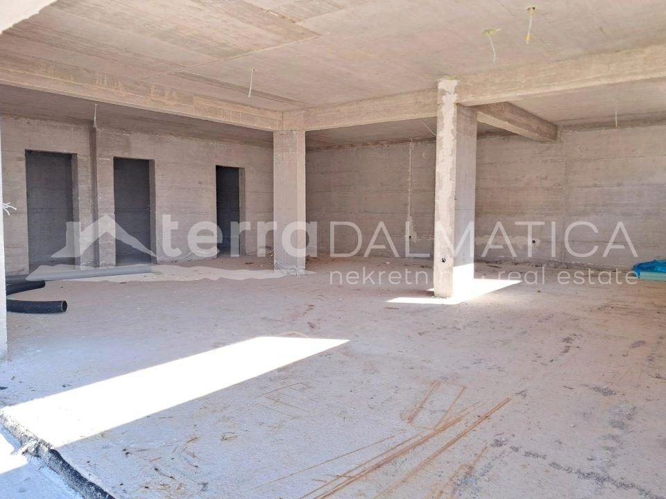 Apartment mit Terrasse und Garage in Šibenik – Ideal für Familien