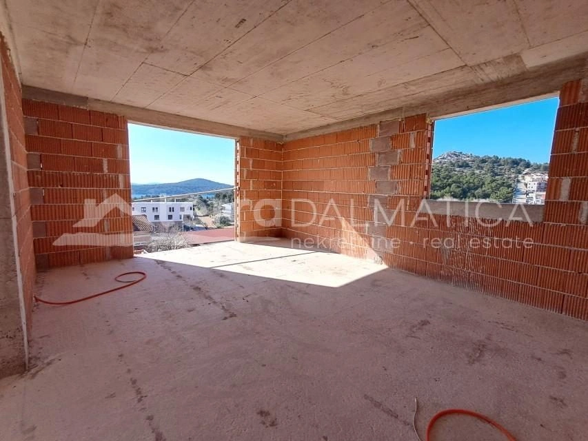 Šibenik, Neubau mit Meerblick und Garage