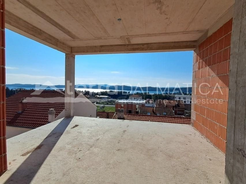 Šibenik, Neubau mit Meerblick und Garage