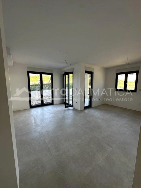 Apartment mit Garten 500 Meter vom Meer entfernt in Podstrana