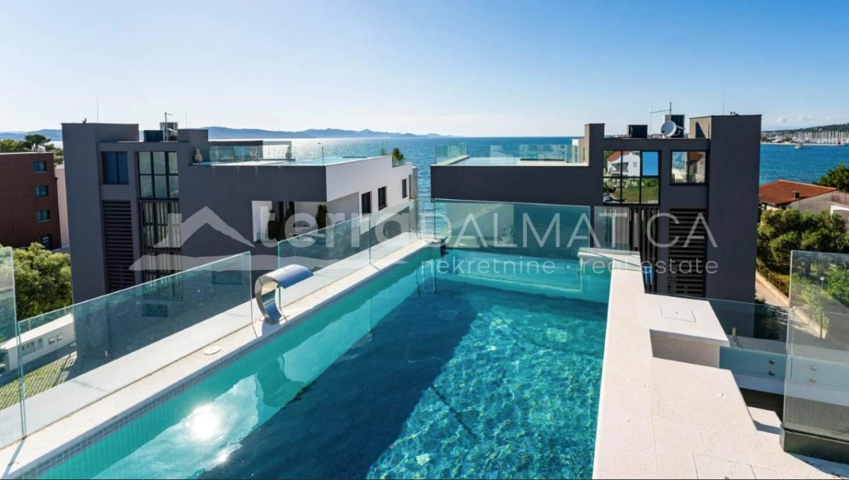 Sukošan, Luxusapartment mit Swimmingpool auf der Dachterrasse