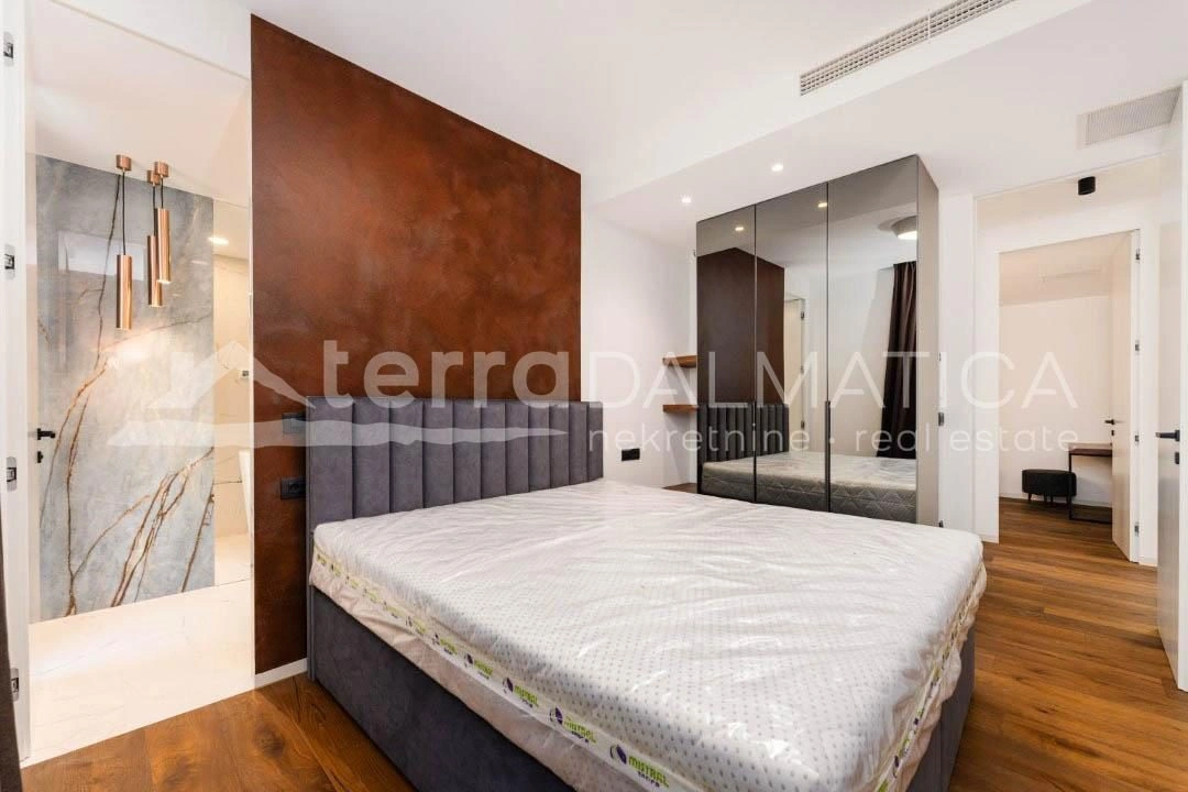 Sukošan, Luxusapartment mit Swimmingpool auf der Dachterrasse