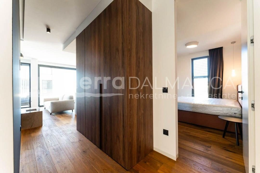 Sukošan, Luxusapartment mit Swimmingpool auf der Dachterrasse