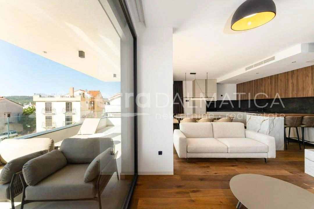 Sukošan, Luxusapartment mit Swimmingpool auf der Dachterrasse
