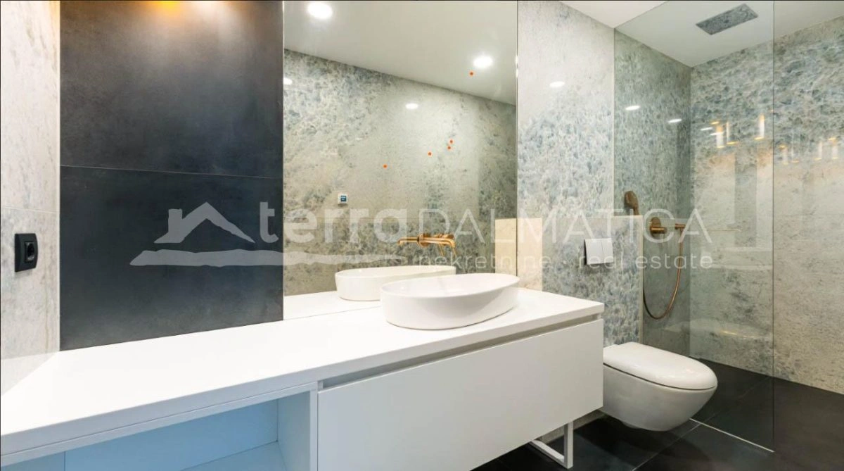 Sukošan, Luxusapartment mit Swimmingpool auf der Dachterrasse