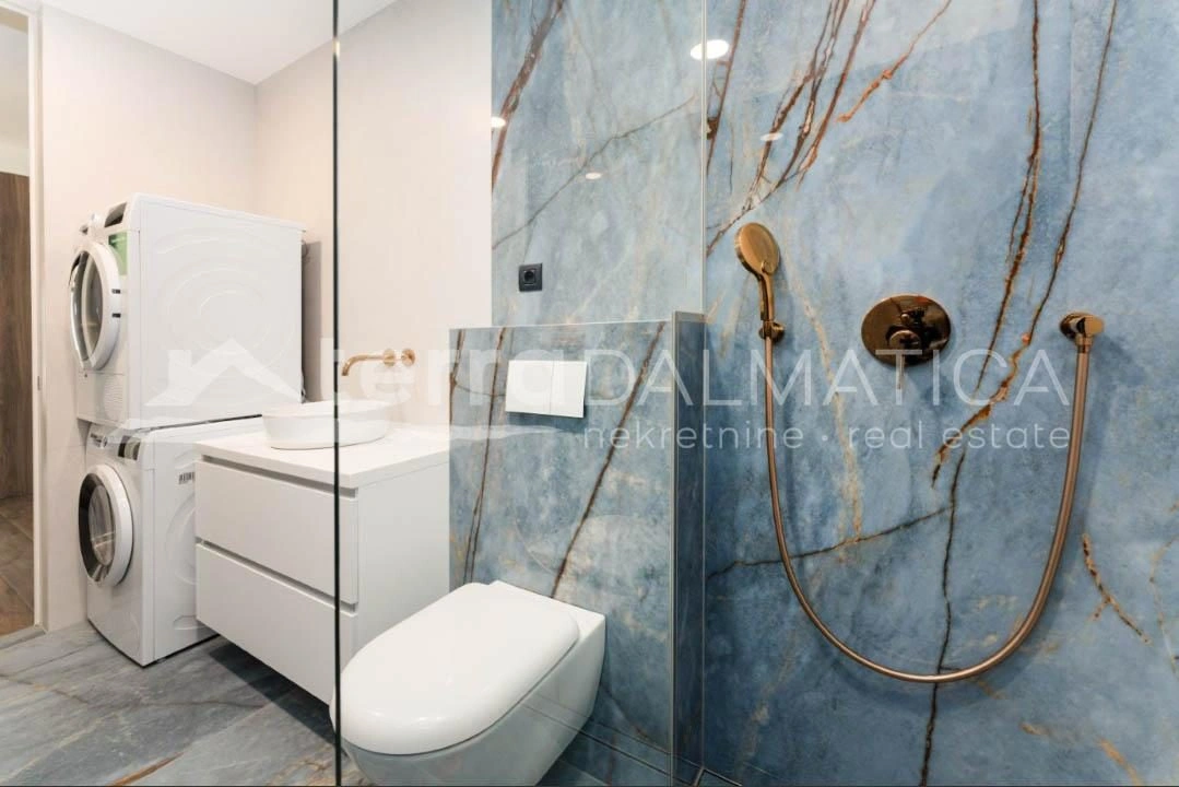 Sukošan, Luxusapartment mit Swimmingpool auf der Dachterrasse