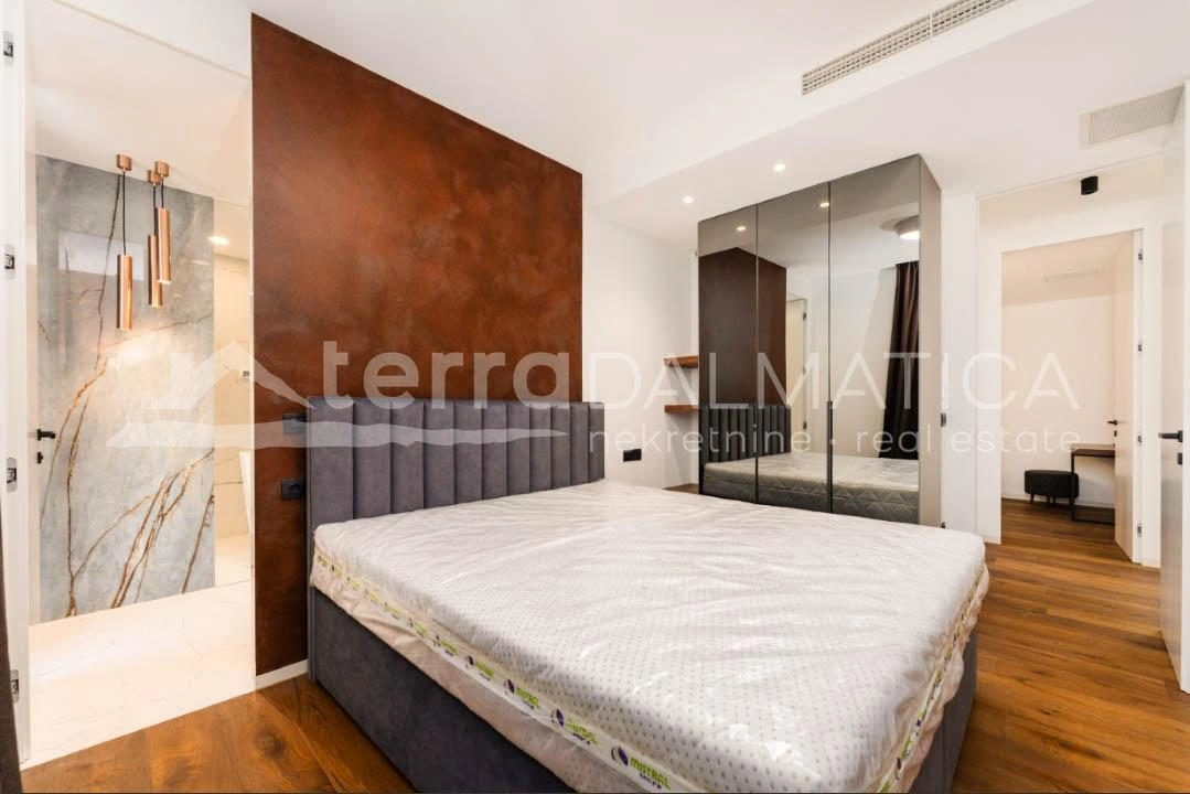 Sukošan, Luxusapartment mit Swimmingpool auf der Dachterrasse