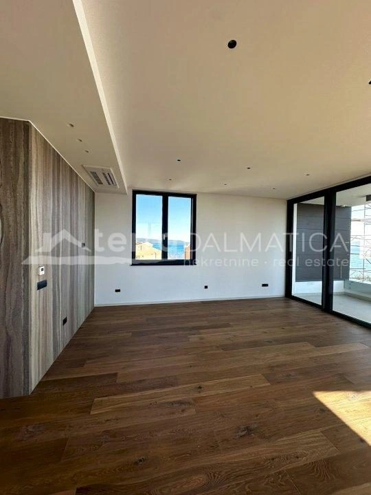 Penthouse von Snova in Sukošan – privater Pool und Blick auf die Adria