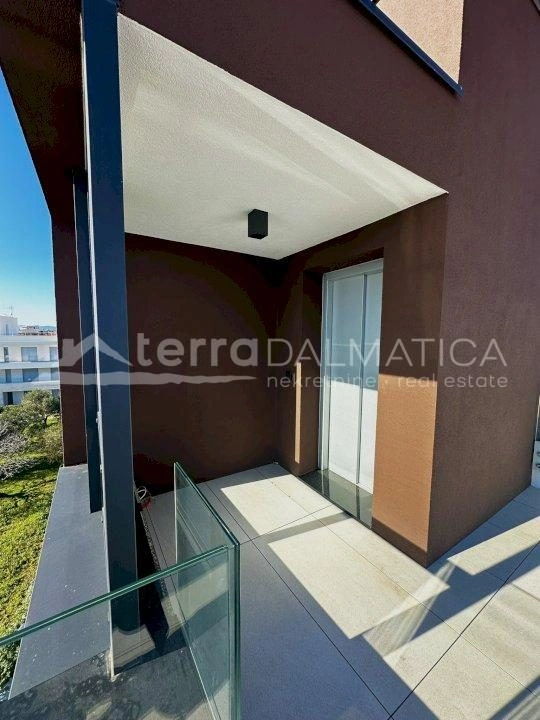 Penthouse von Snova in Sukošan – privater Pool und Blick auf die Adria