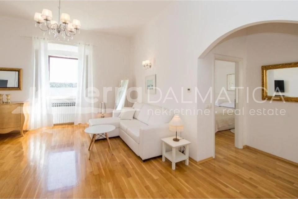 Elegante Wohnung im Herzogspalast, in der ersten Reihe am Meer