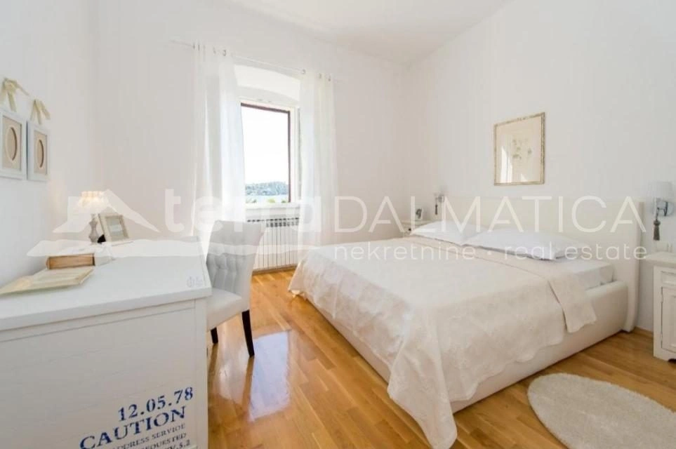 Elegante Wohnung im Herzogspalast, in der ersten Reihe am Meer