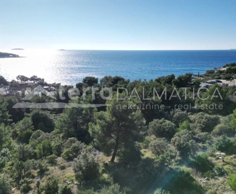 Građevinsko zemljište u Primoštenu – 5430 m², 100 m od mora