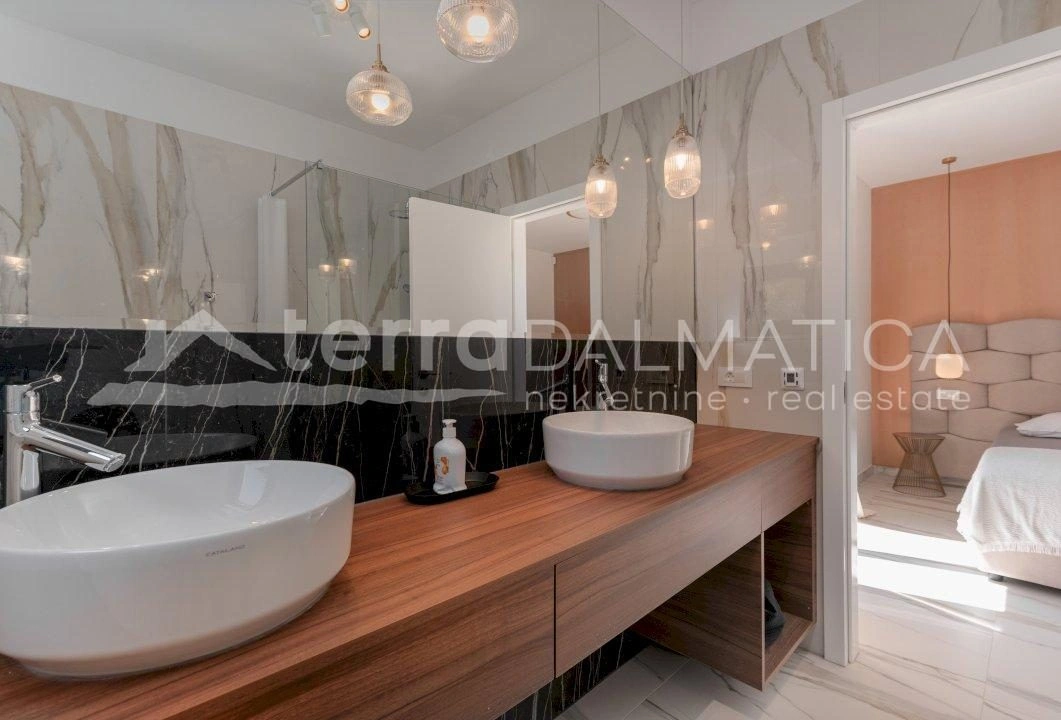 Luxusvilla in Podstrana mit Dachterrasse, Swimmingpool und unglaublichem Blick auf Split