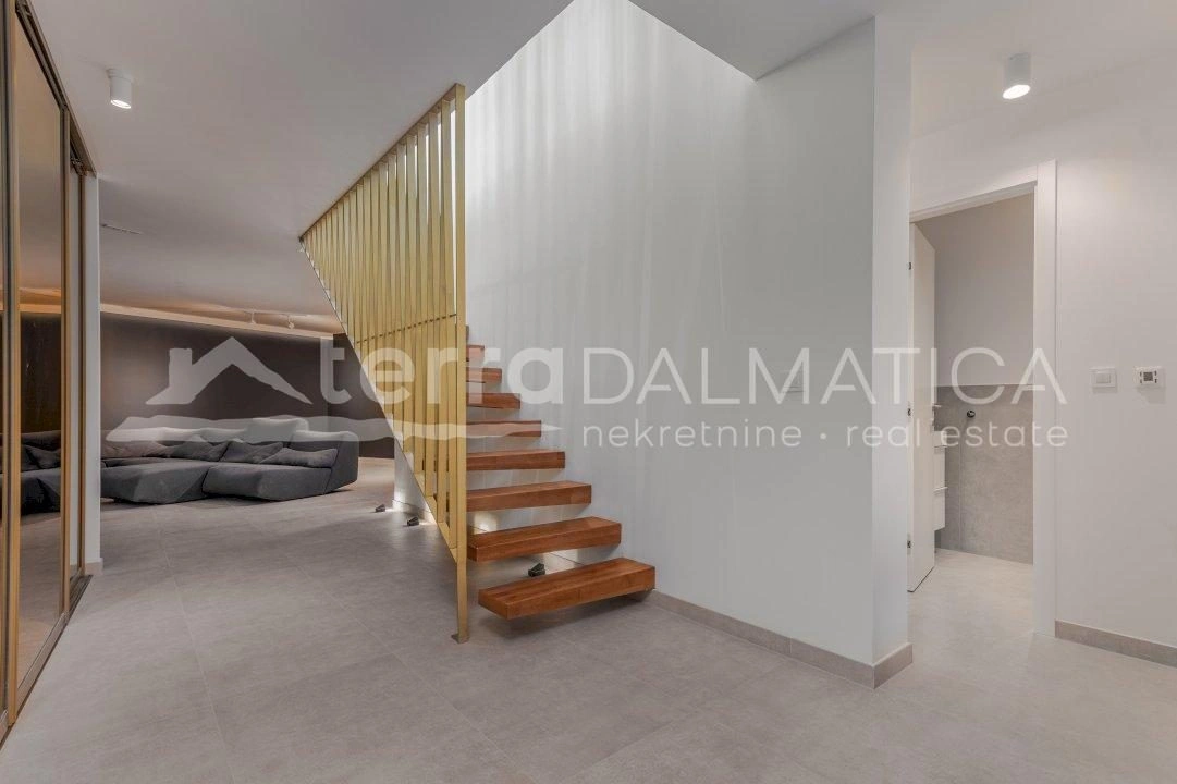 Luxusvilla in Podstrana mit Dachterrasse, Swimmingpool und unglaublichem Blick auf Split