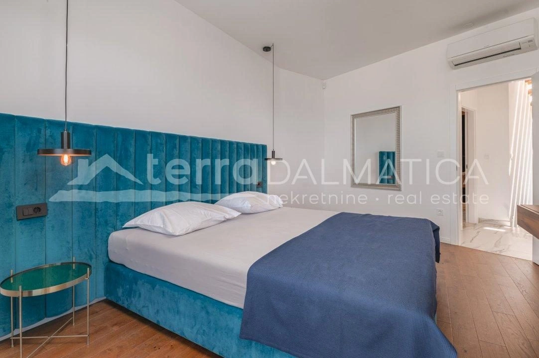 Luxusvilla in Podstrana mit Dachterrasse, Swimmingpool und unglaublichem Blick auf Split