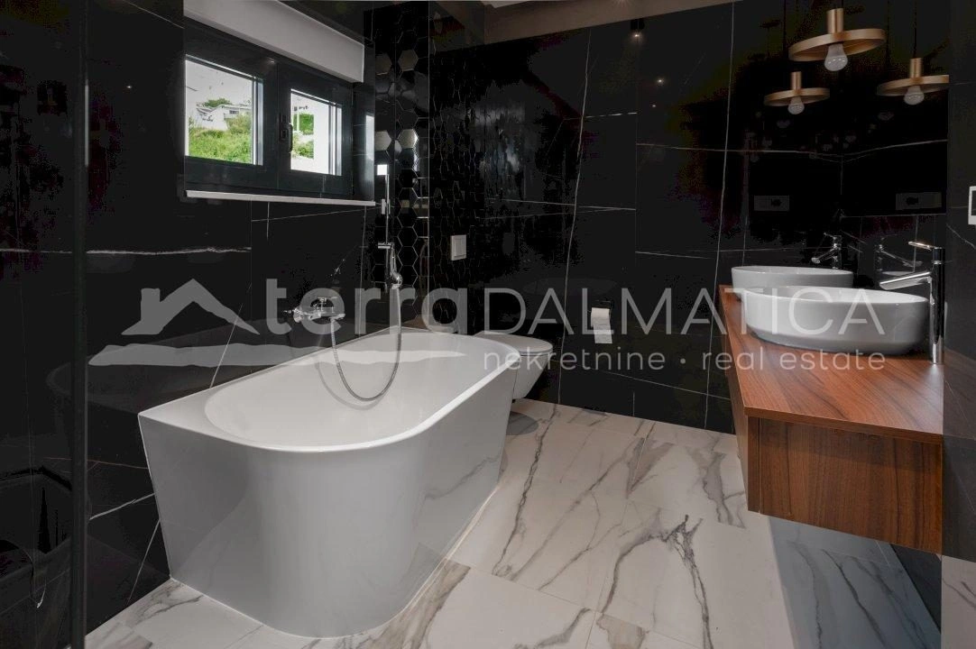 Luxusvilla in Podstrana mit Dachterrasse, Swimmingpool und unglaublichem Blick auf Split