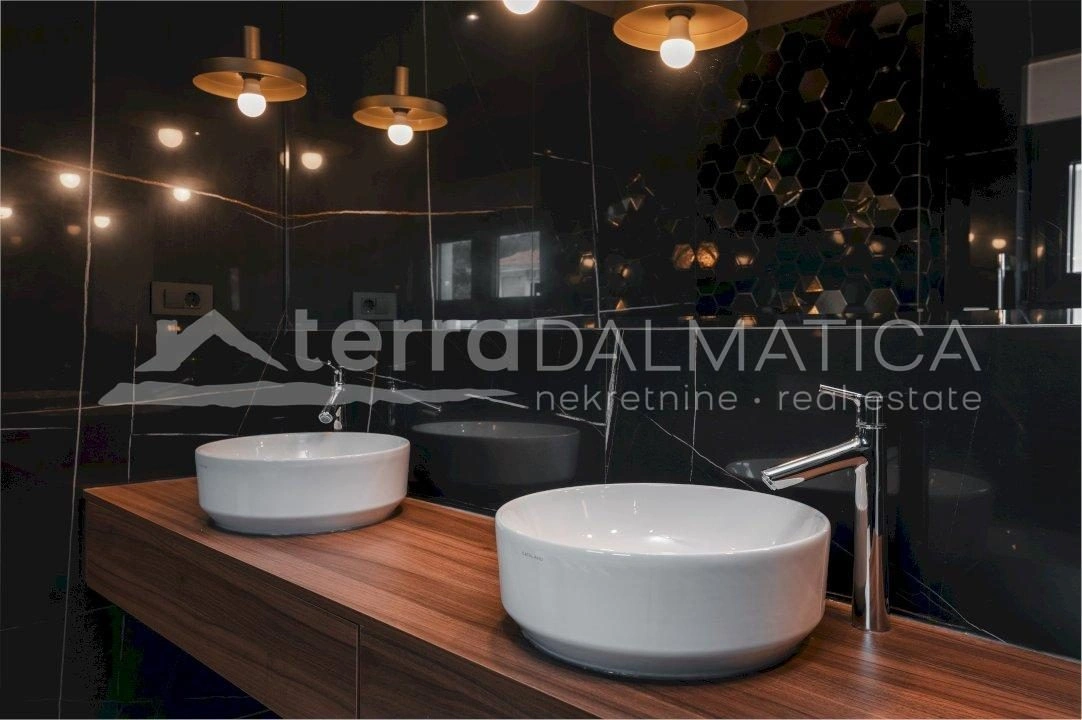 Luxusvilla in Podstrana mit Dachterrasse, Swimmingpool und unglaublichem Blick auf Split